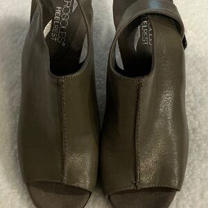 Aerosole Heelrest Open toe sling back heels